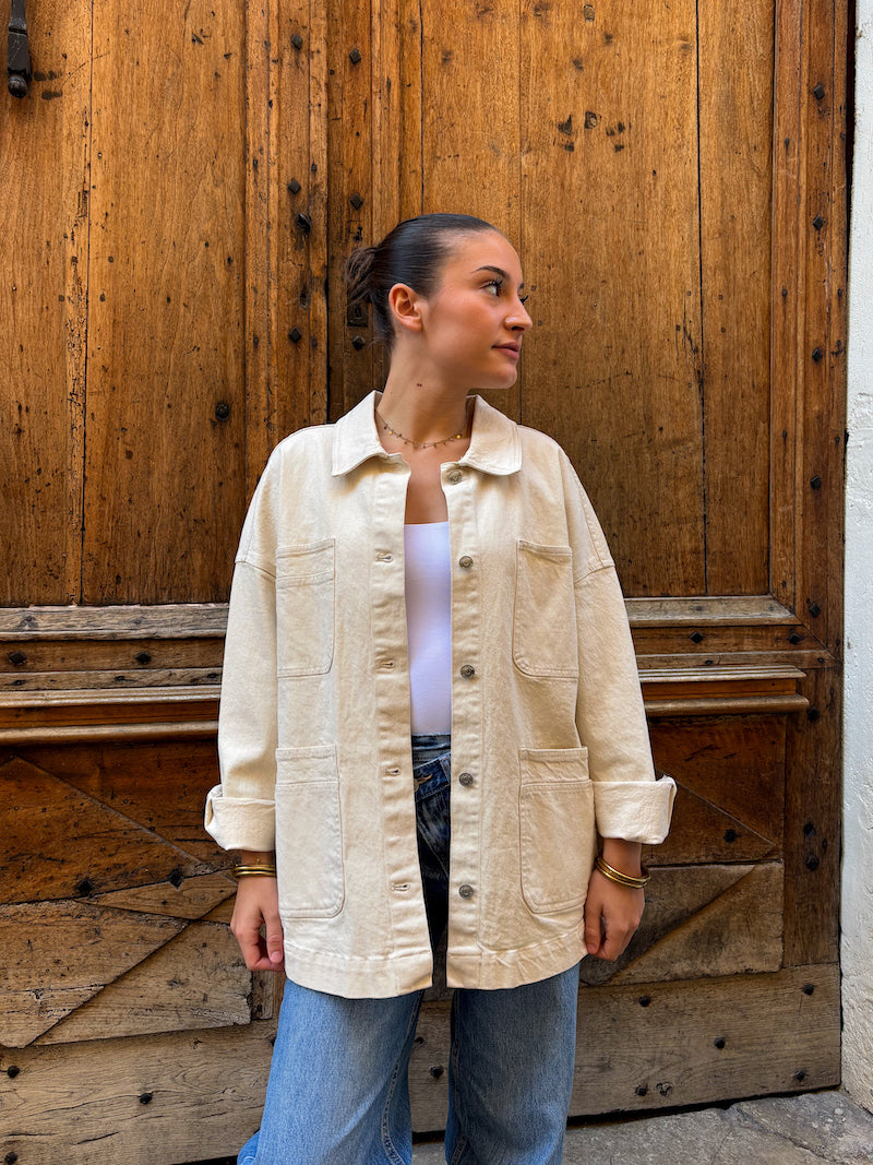 Veste oversize blanc cassé brodée de fleurs baroques en perles noires