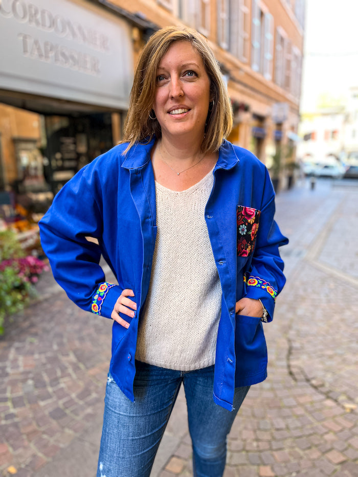 Veste bleu de travail customisée d'un visage Frida Kahlo