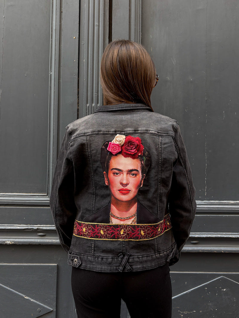 Veste en jean noir brodée Frida Kahlo - Rosa Nocturna