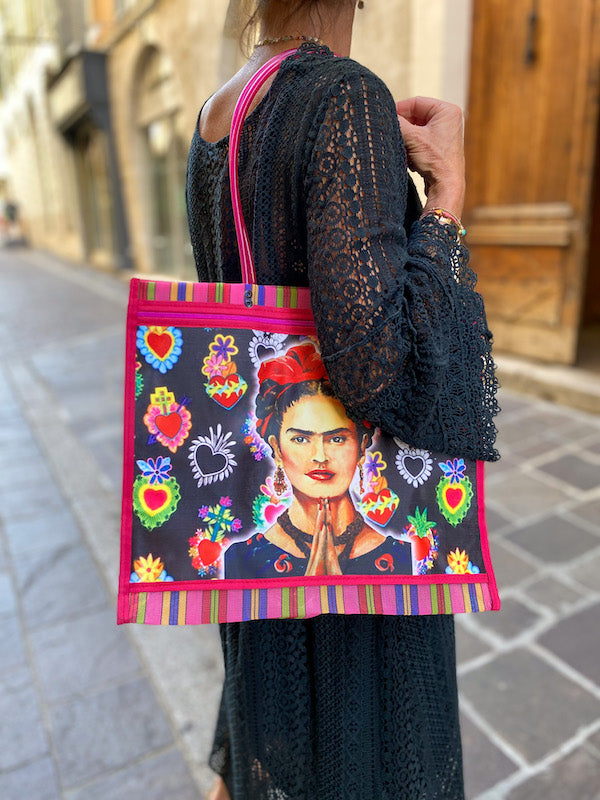 Cabas Frida Kahlo et ex-votos en plastique recyclé rose
