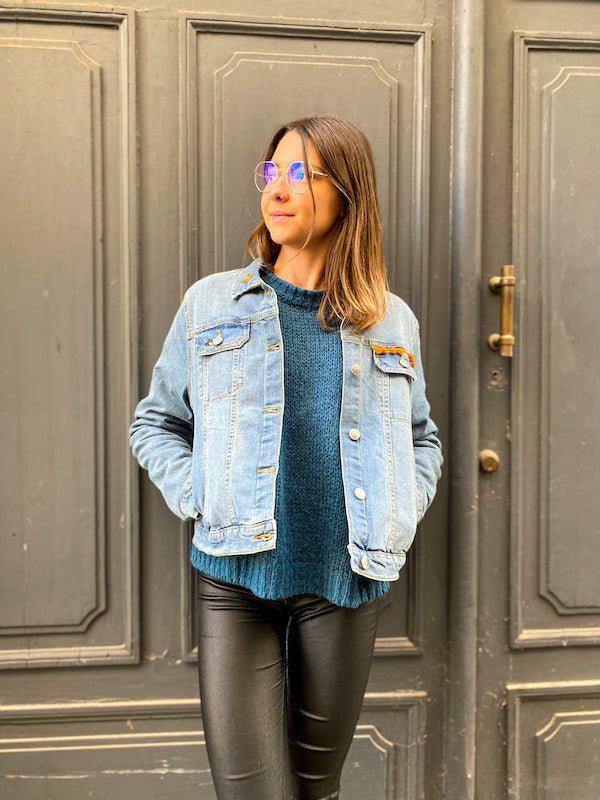 Veste en jean customisée d'un éléphant