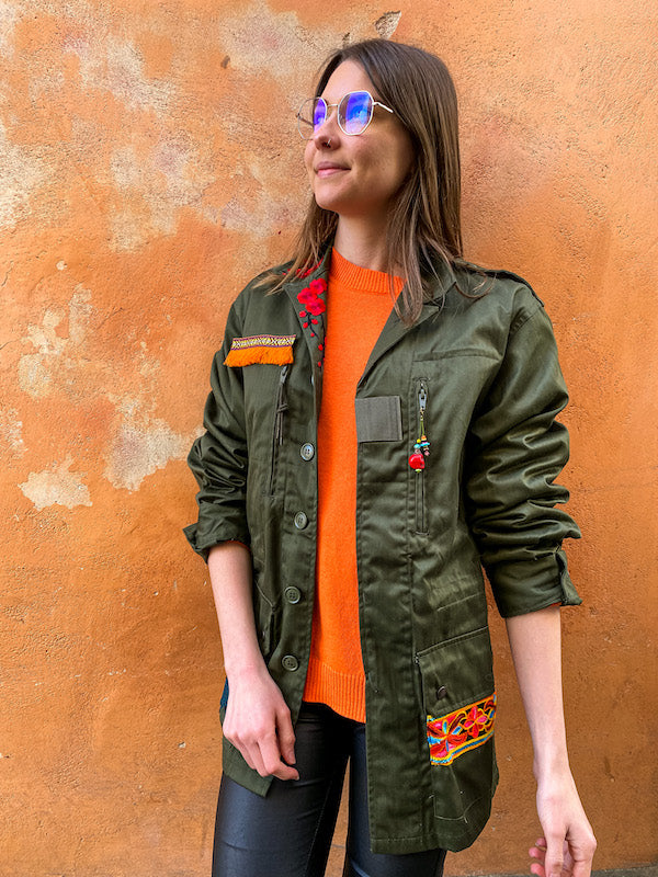 Veste militaire customisée d'une Frida Kahlo El Arte