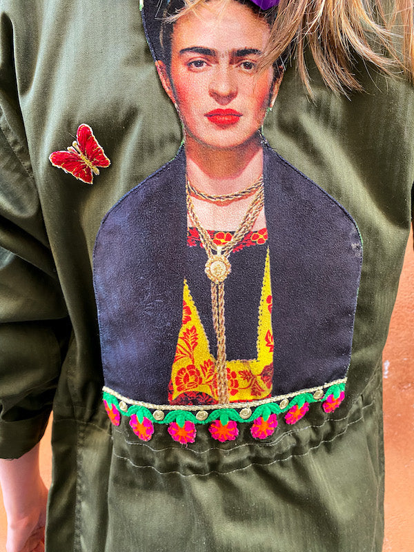 Veste militaire customisée d'une Frida Kahlo El Arte
