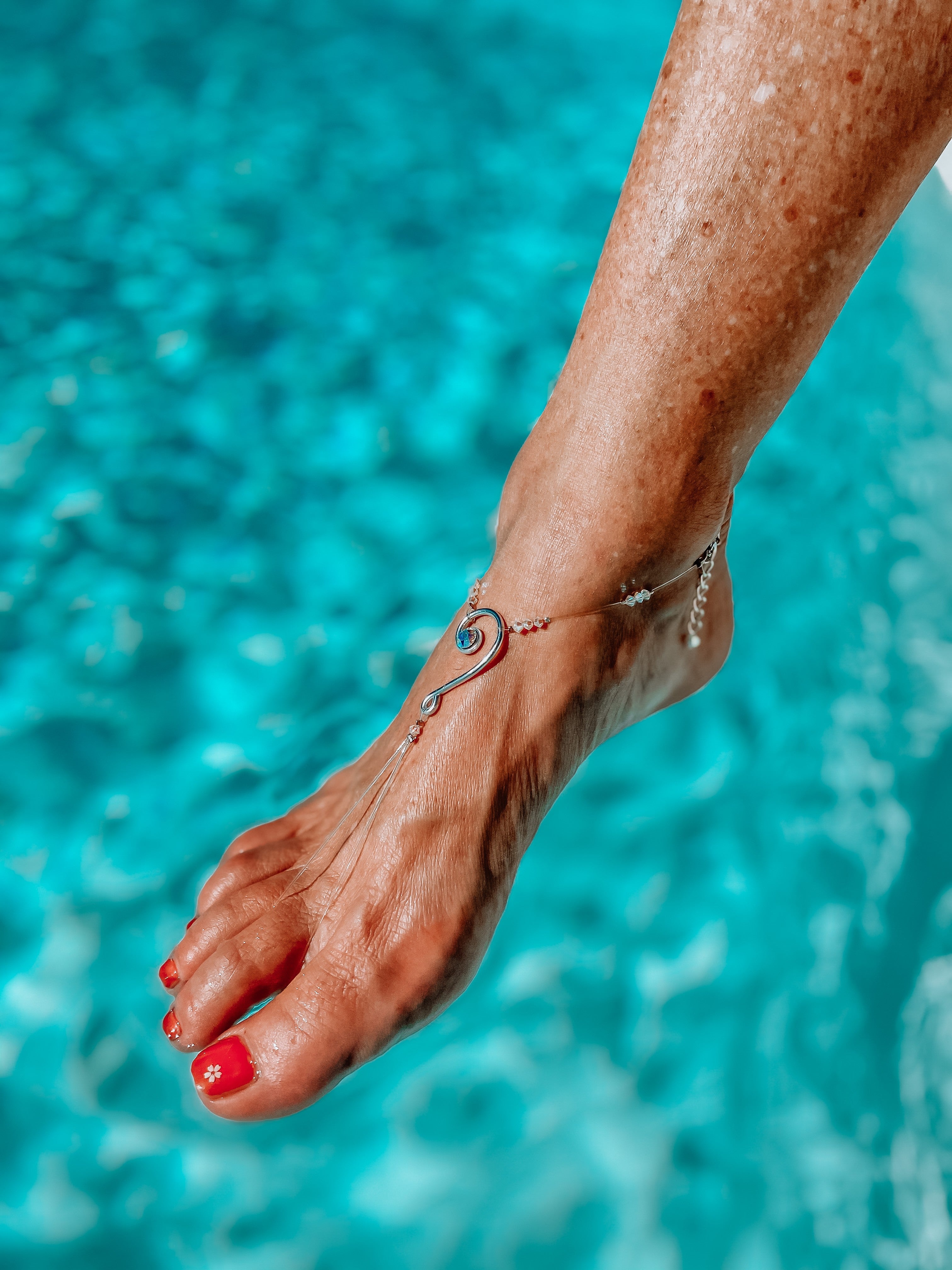 Bijou de pied en aluminium et cristal de Swarovski