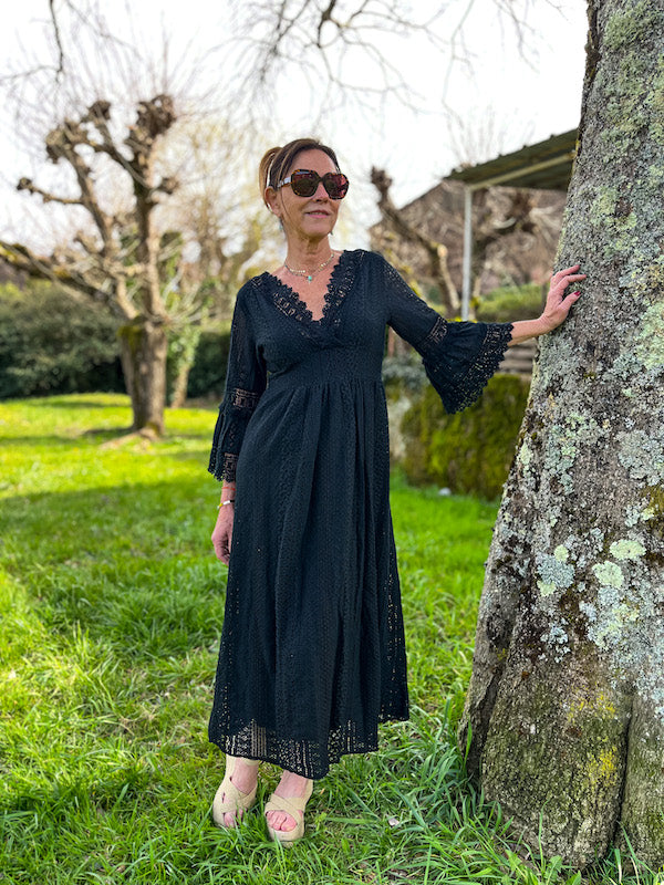 Robe longue en dentelle noire bohème