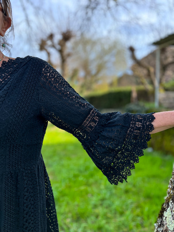 Robe longue en dentelle noire bohème