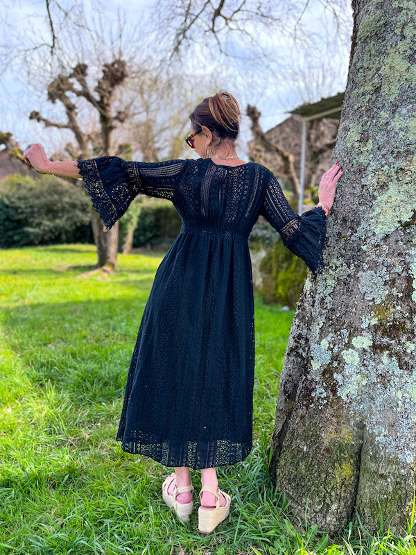 Robe longue en dentelle noire bohème