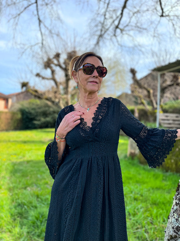 Robe longue en dentelle noire bohème
