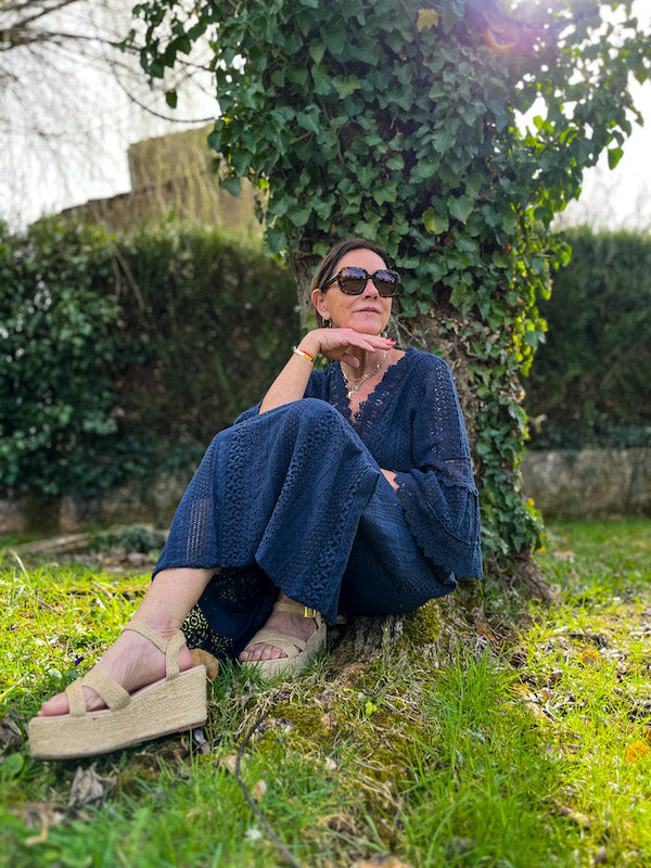 Robe tendance en dentelle bleu marine bohème