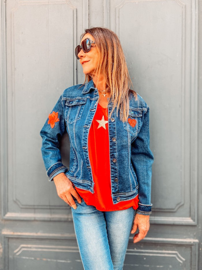 Veste en jean tête de mort en dentelle rouge El Dia Rojo -