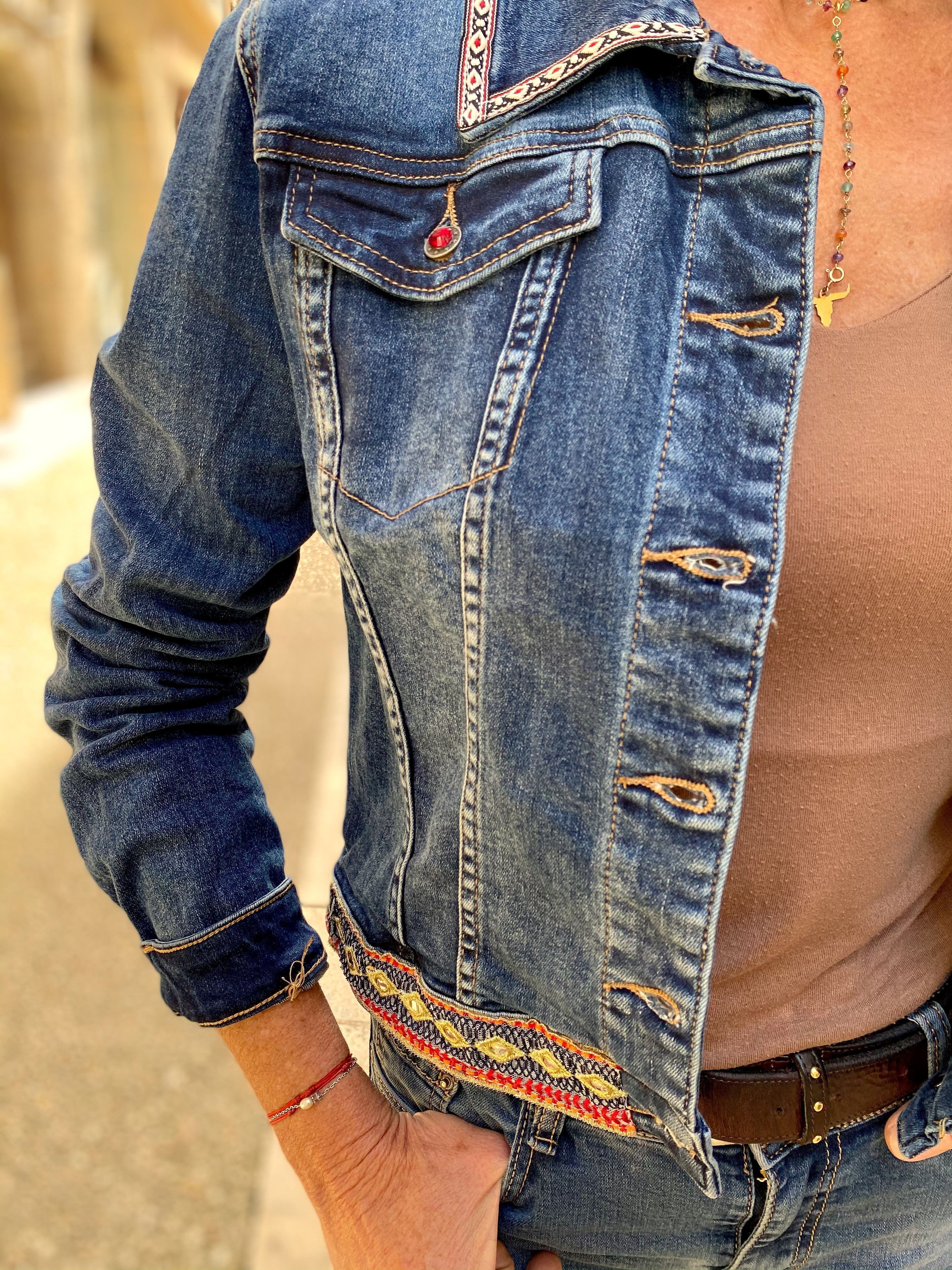 Veste jean délavé fleur rouge Gypsy - Veste en jean