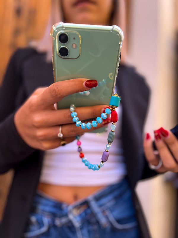 Bijoux de téléphone bleu en perles multicolores