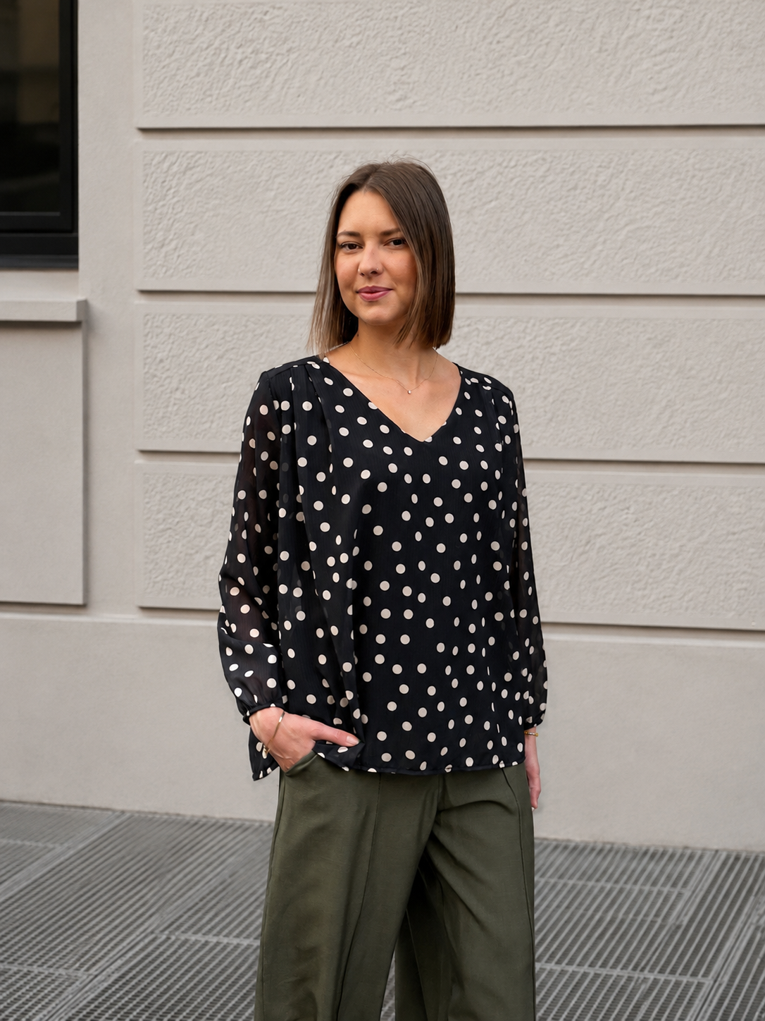 blouse à pois noir et blanc tendance pour femme