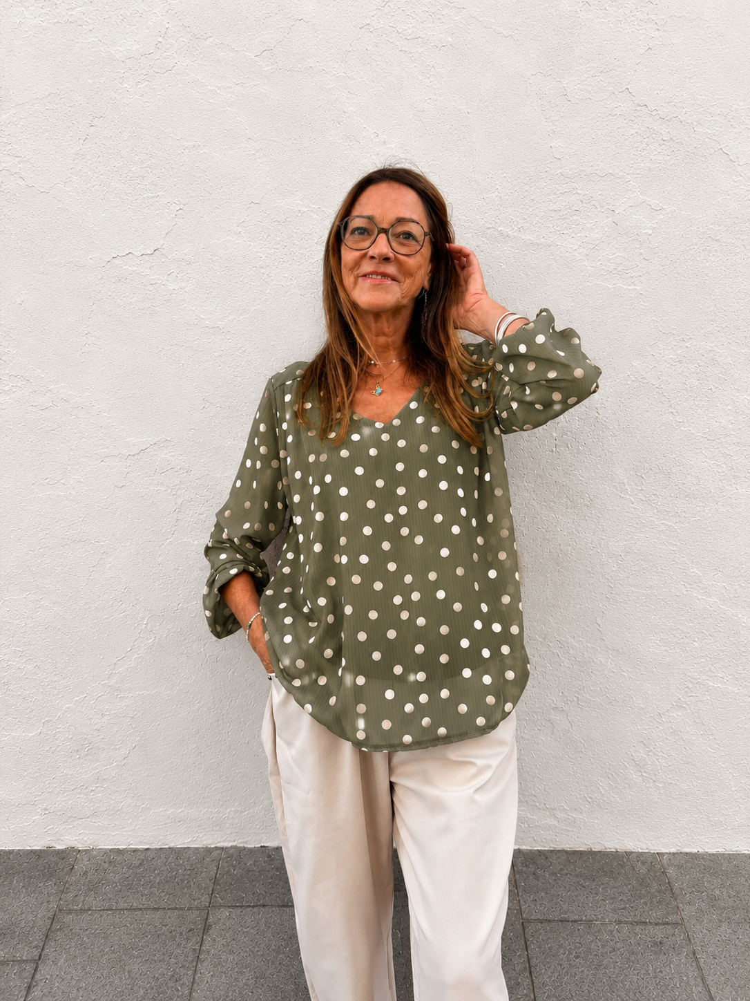 blouse à pois kaki et blanc tendance pour femme