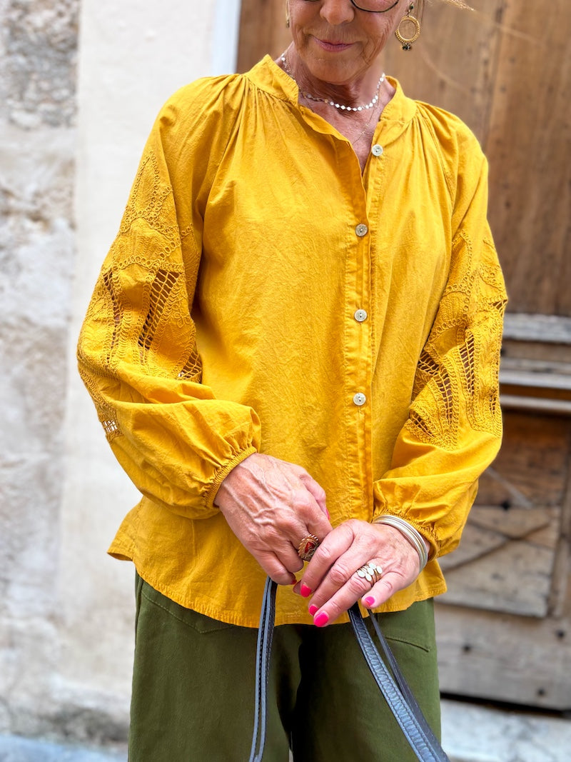 Blouse boutonnée broderies sur les manches - Bohème et chic