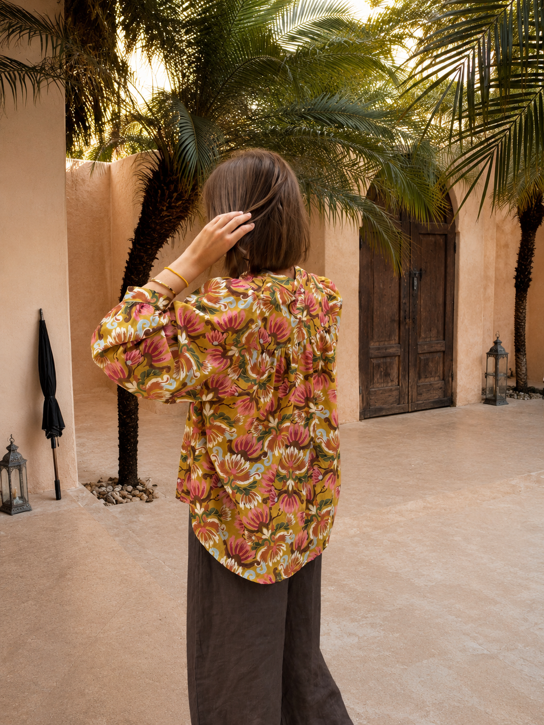 chemise jaune moutarde tendance à fleurs