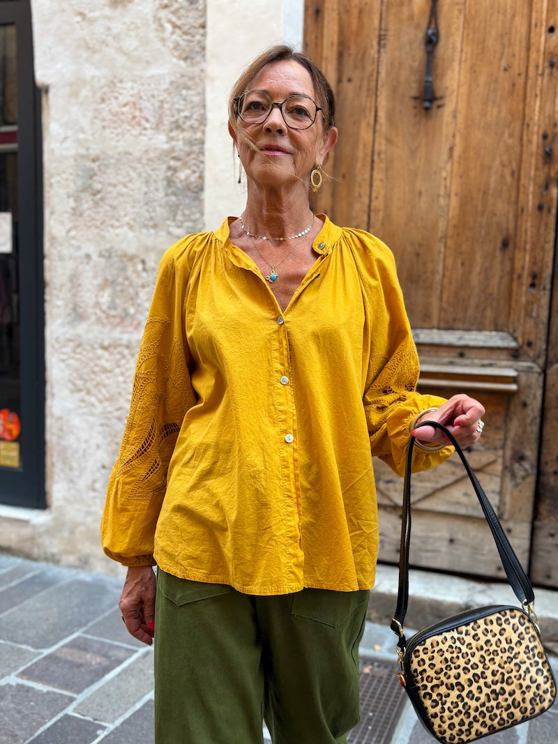 Blouse boutonnée broderies sur les manches - Bohème et chic