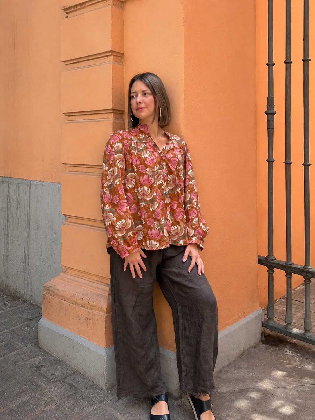 blouse terracotta fluide tendance à motif fleurs