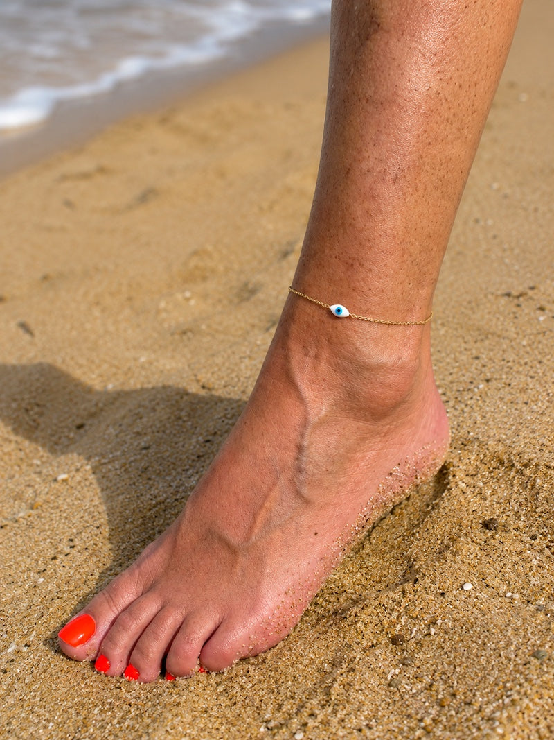 Bracelet de cheville en plaqué or et nacre – Œil protecteur