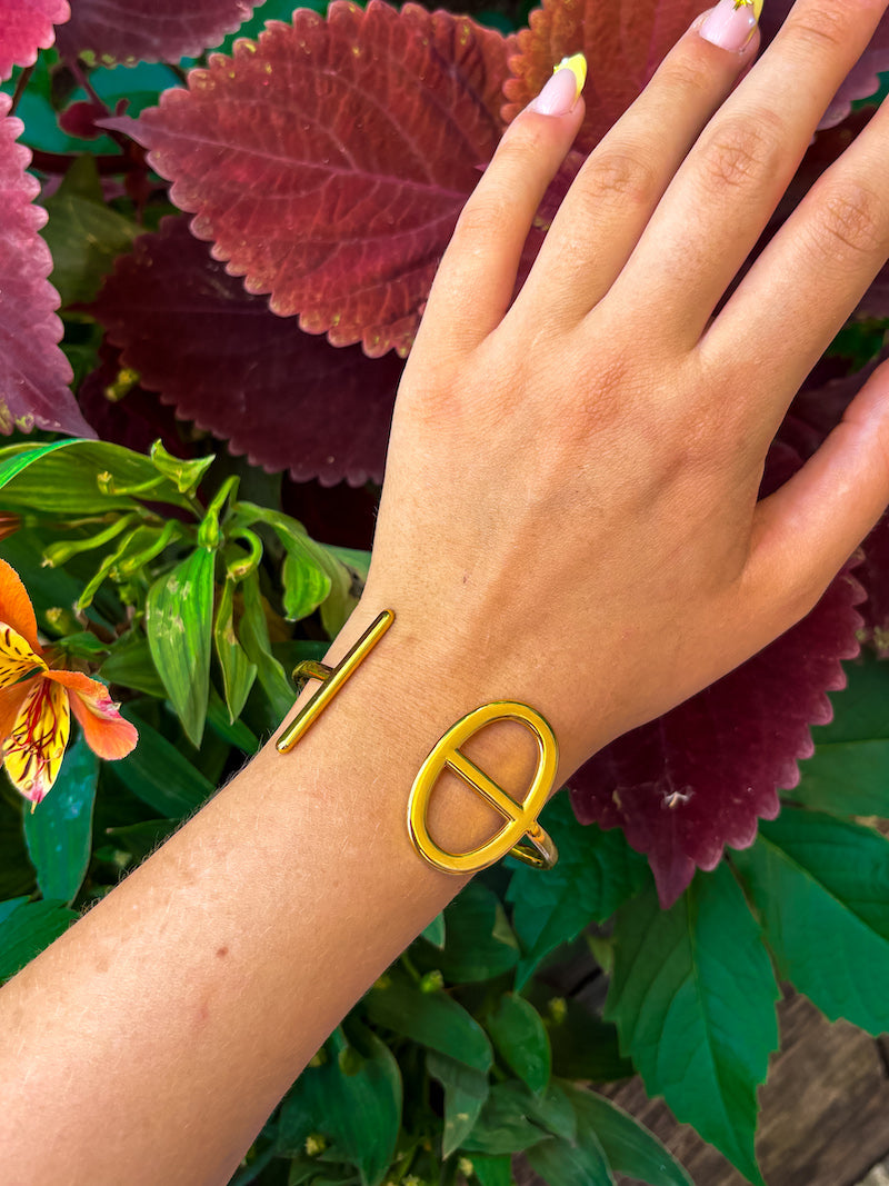 Bracelet jonc doré en acier – Design géométrique ajouré