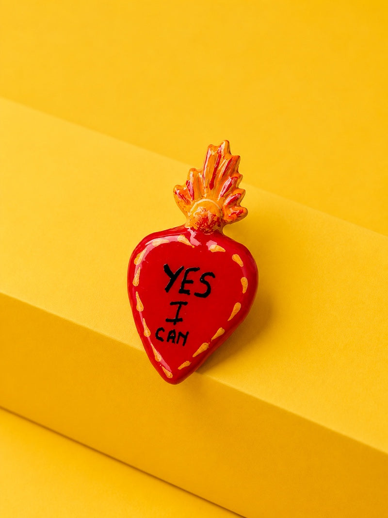 broche coeur protecteur rouge tendance