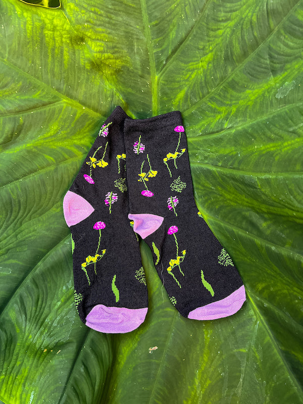 Chaussettes noires originales à imprimé fleurs violettes