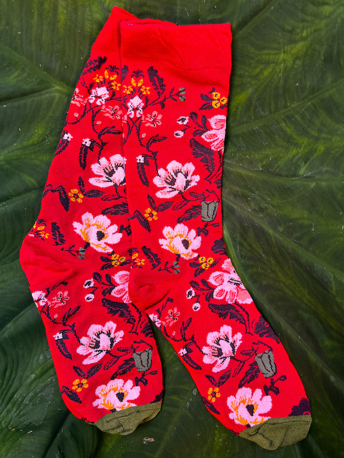 Chaussettes rouges à fleurs de cerisiers