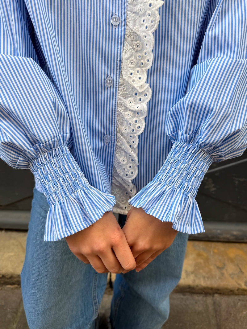 Chemise à rayures et col dentelle en coton