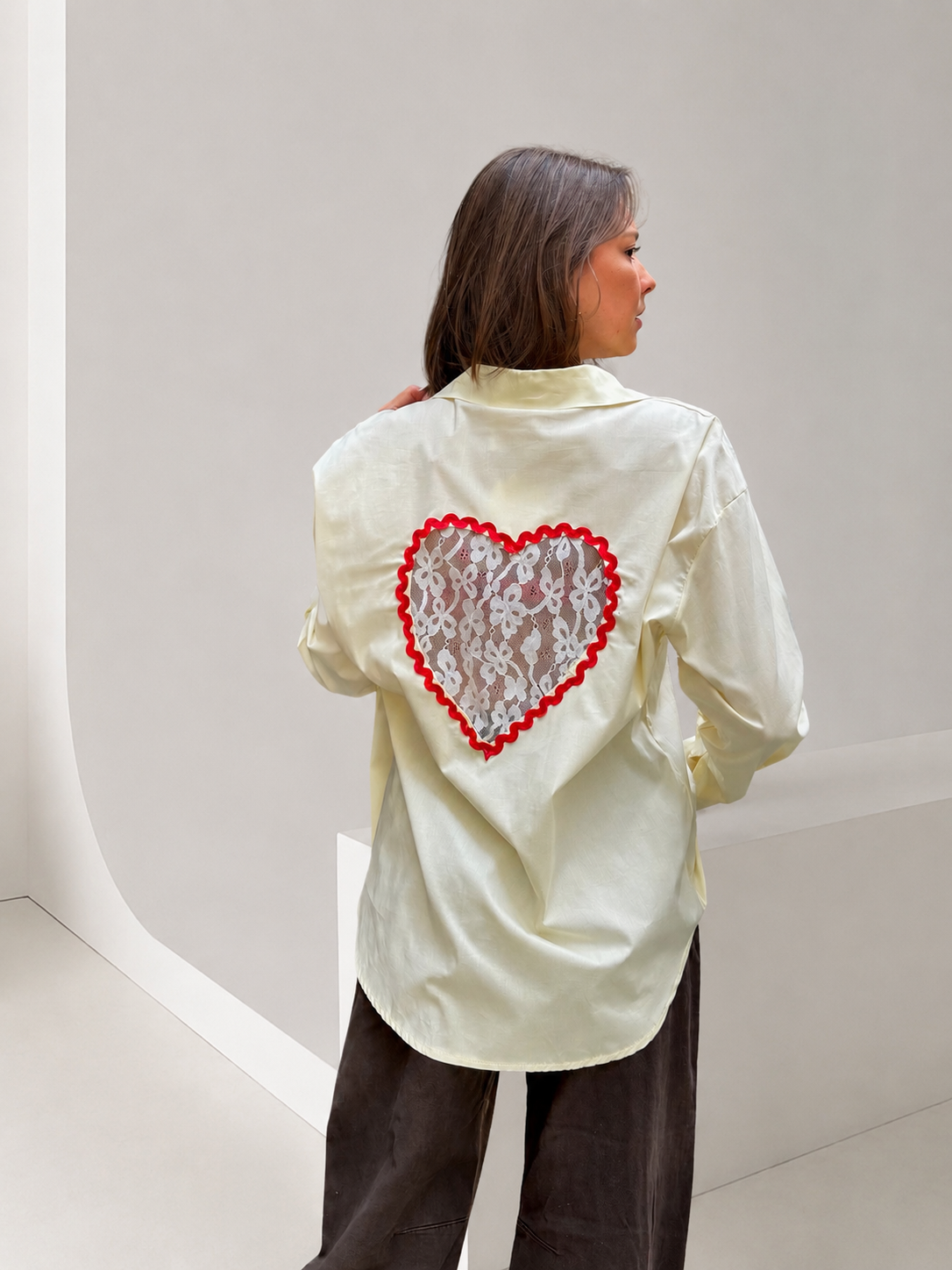 chemise tendance femme coeur en dentelle dans le dos