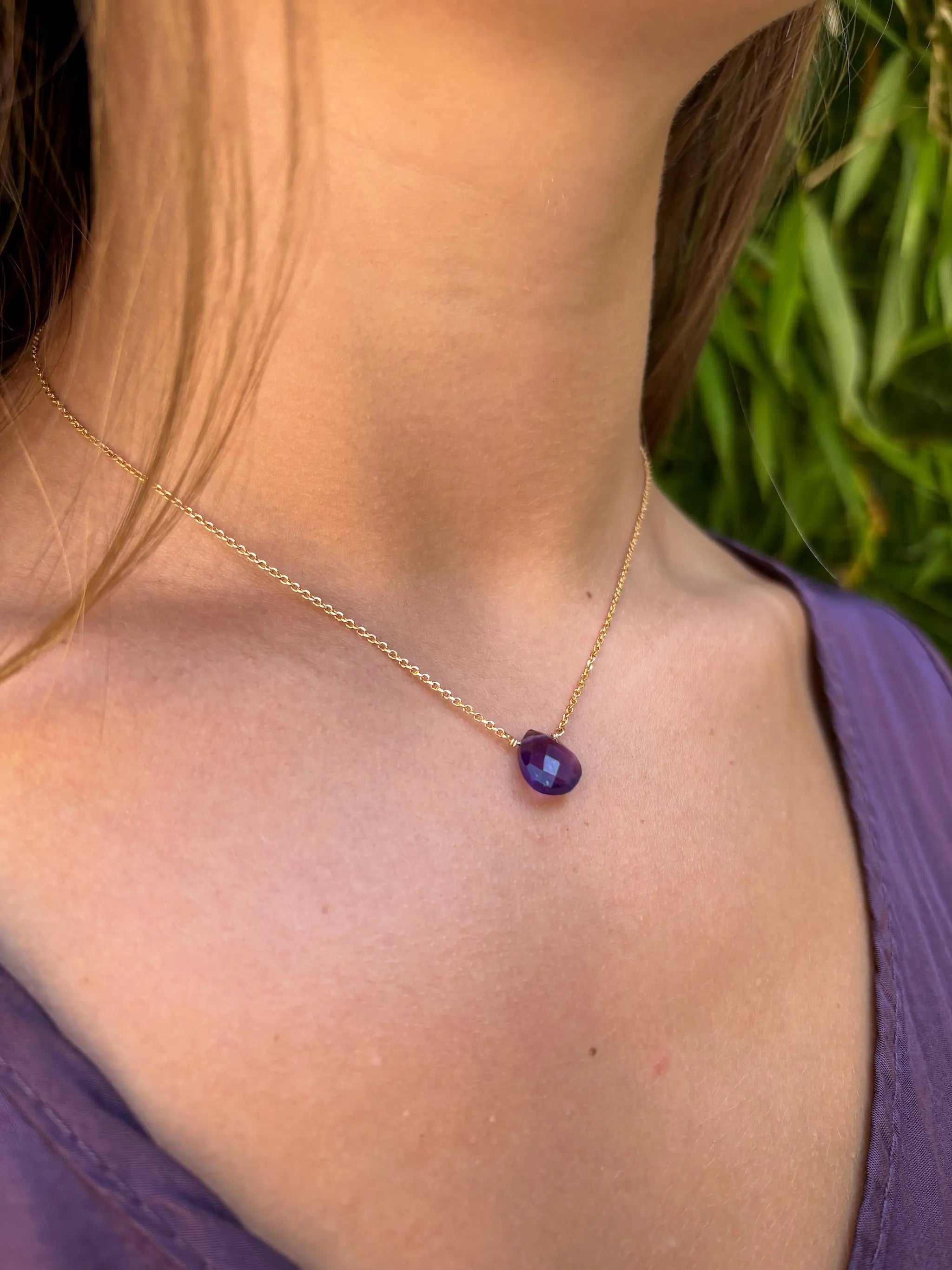 Collier pour femme en plaqué or et pierre précieuse
