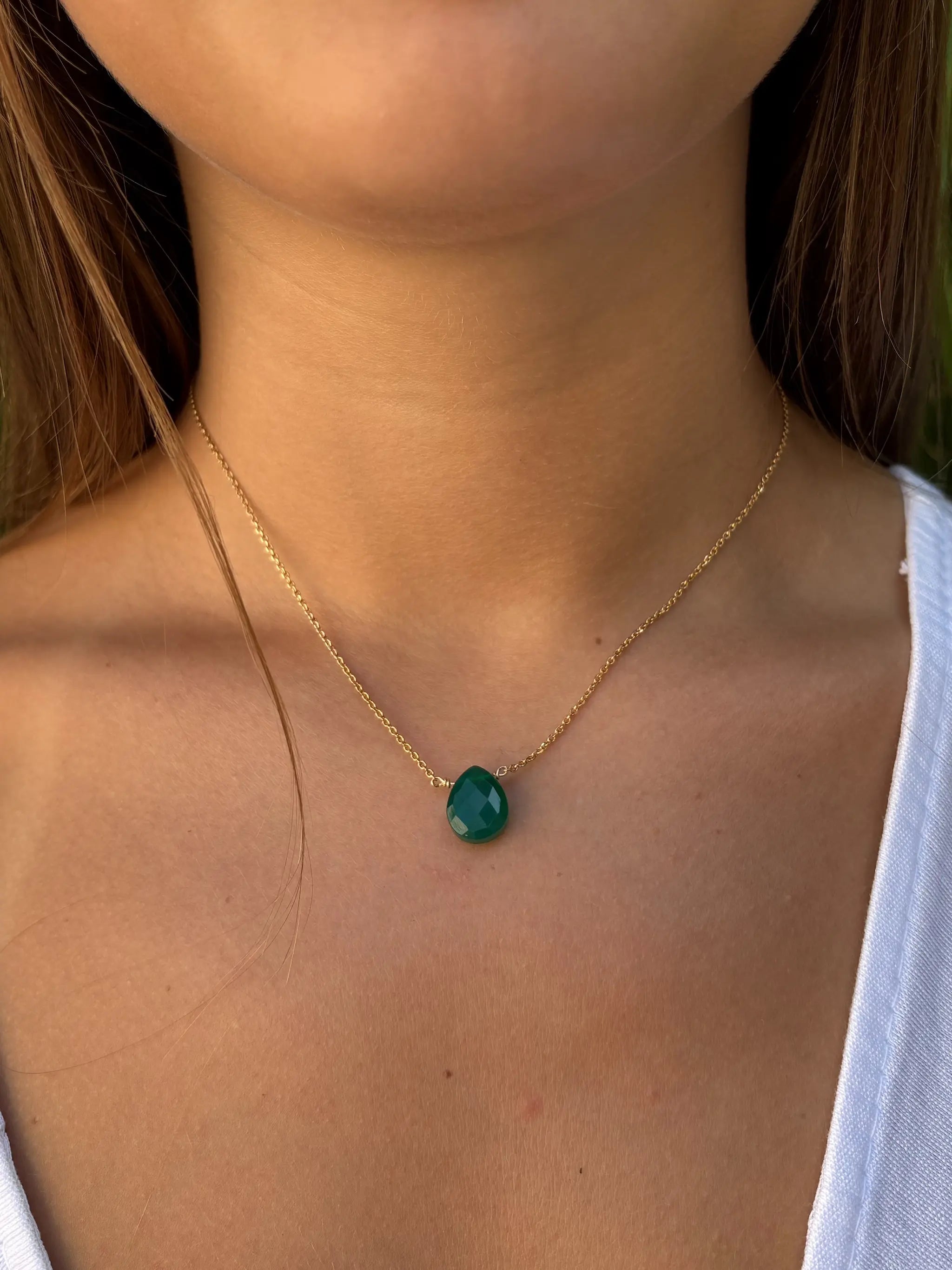 Collier doré pour femme en pierre précieuse