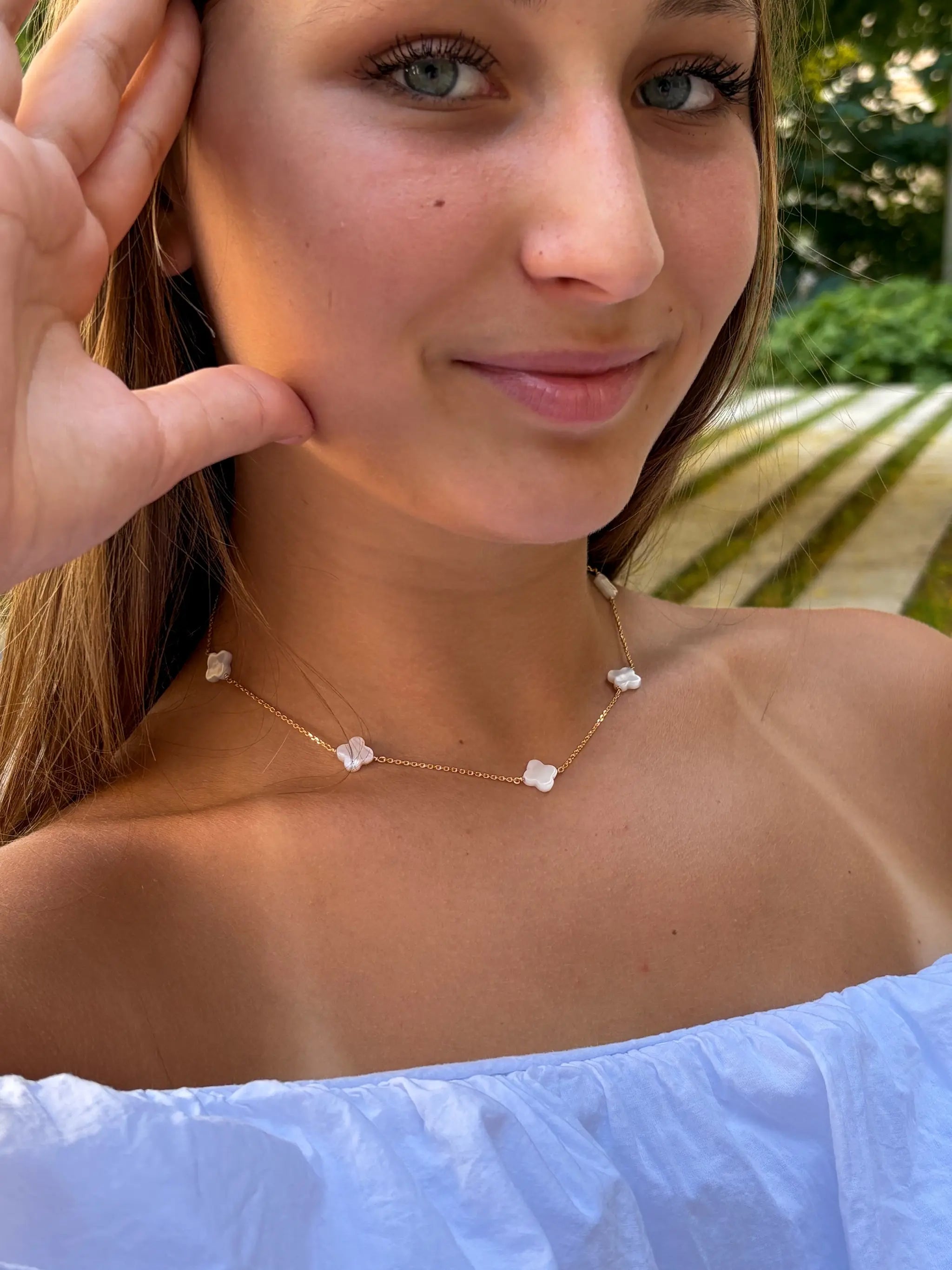 Collier trèfle blanc à 4 feuilles et plaqué or doré