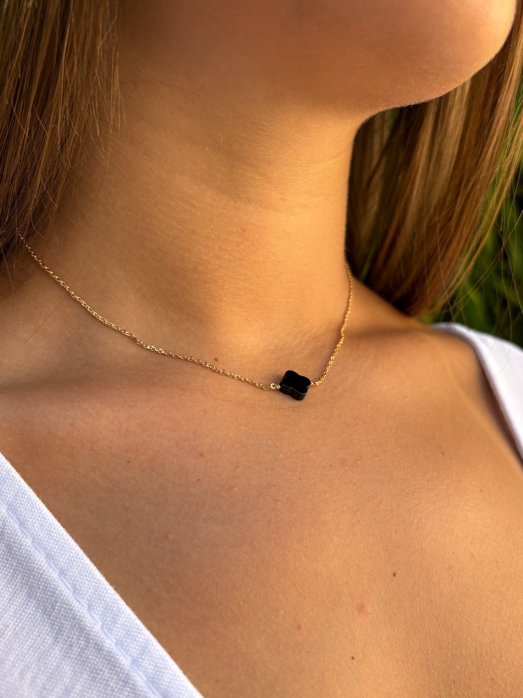 Collier trèfle noir en plaqué or tendance pour femme
