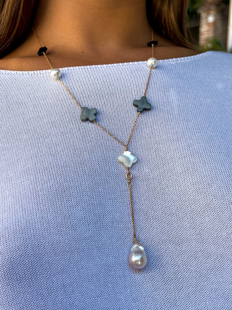 Sautoir trèfle en onyx  nacre et plaqué or Lucky