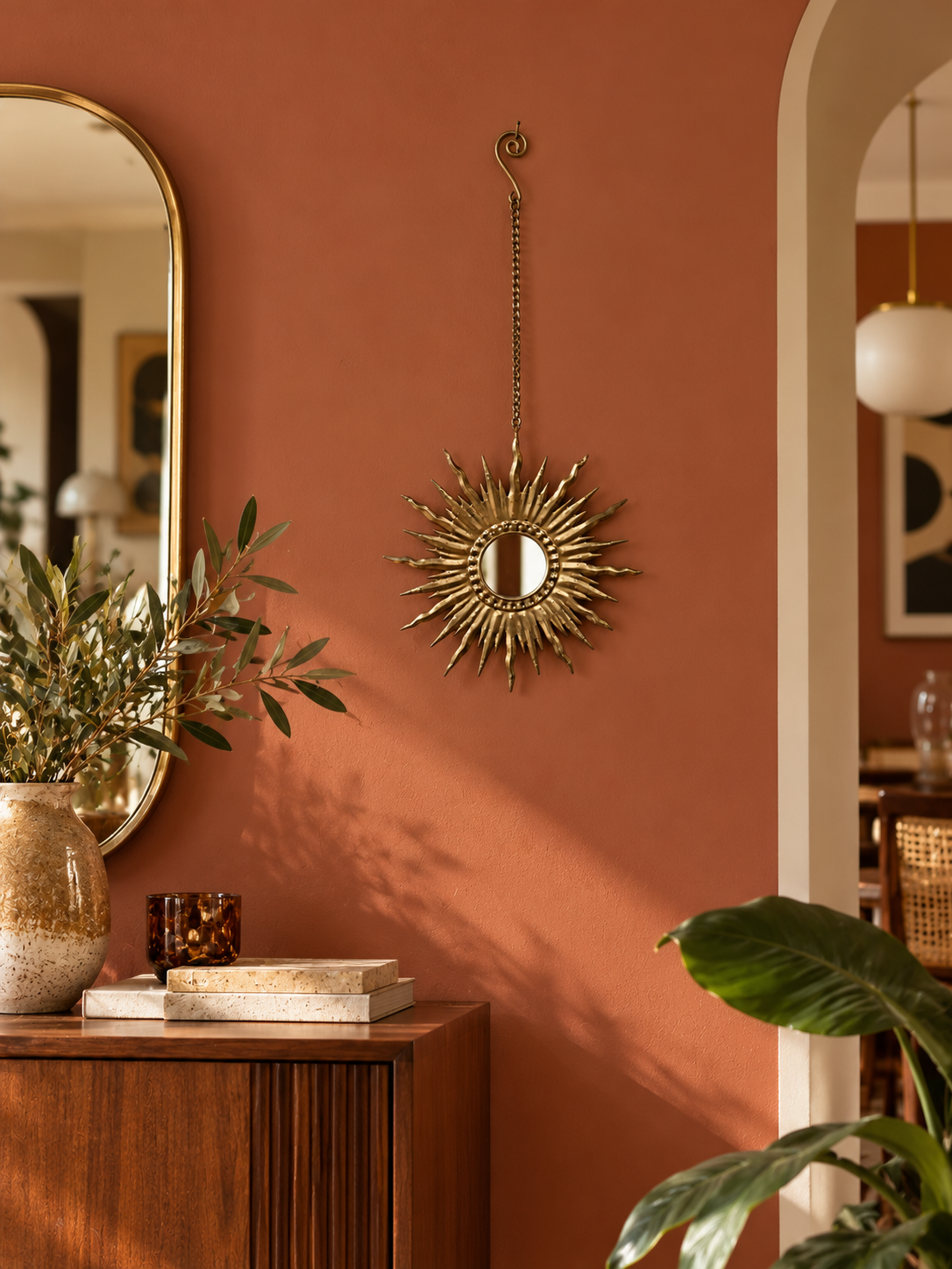 Miroir soleil suspendu en métal martelé — Style vintage & laiton antique