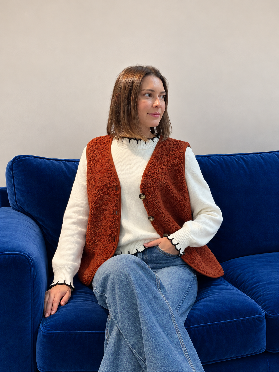 Gilet sans manches en moumoute à boutons