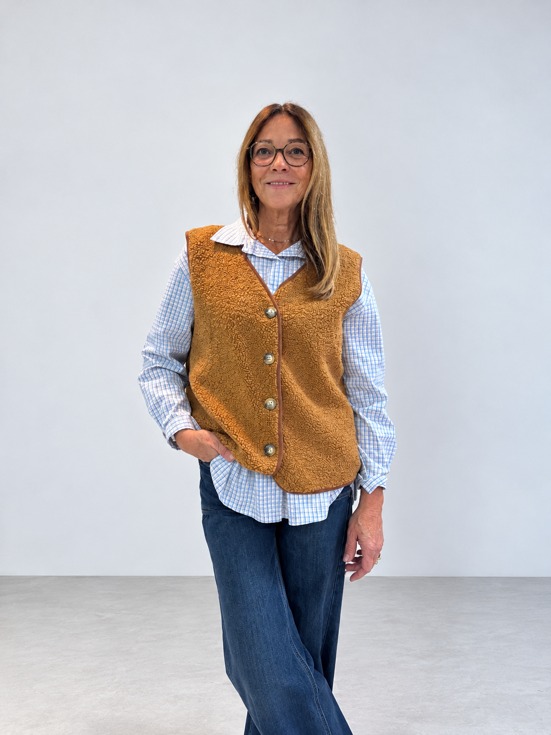 Gilet sans manches en moumoute à boutons