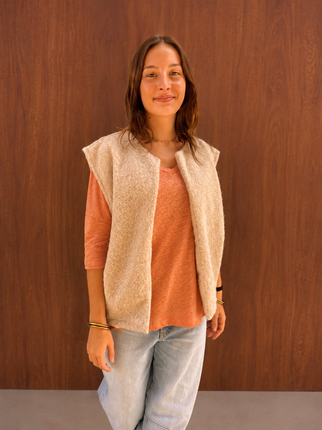 gilet duveteux beige sans manches tendance