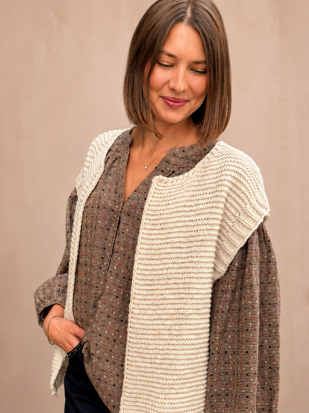 gilet sans manches blanc cassé en maille crochet tendance pour femme mi saison automne
