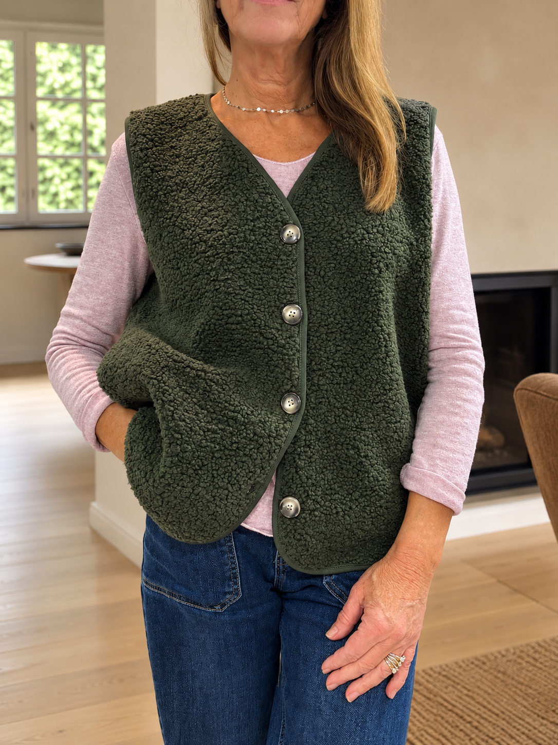 Gilet sans manches en moumoute à boutons