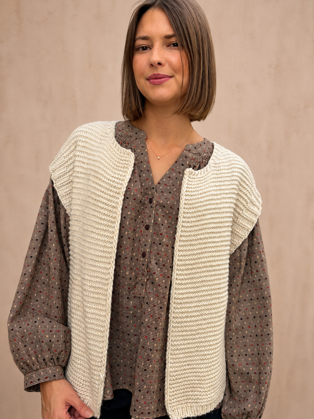 gilet sans manches de mi saison blanc cassé tendance pour femme en maille