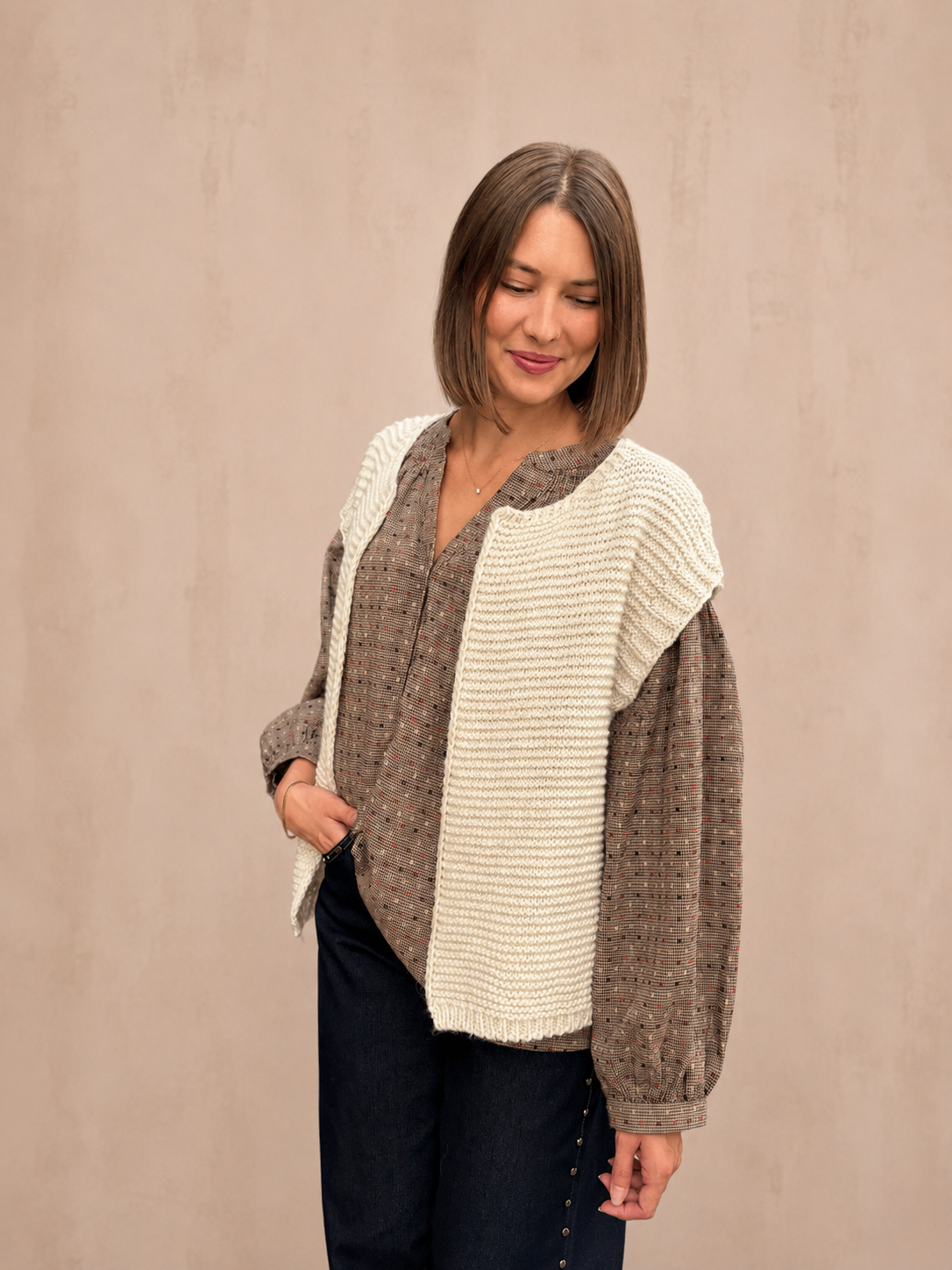 gilet sans manches tendance en crochet blanc cassé mi saison automne