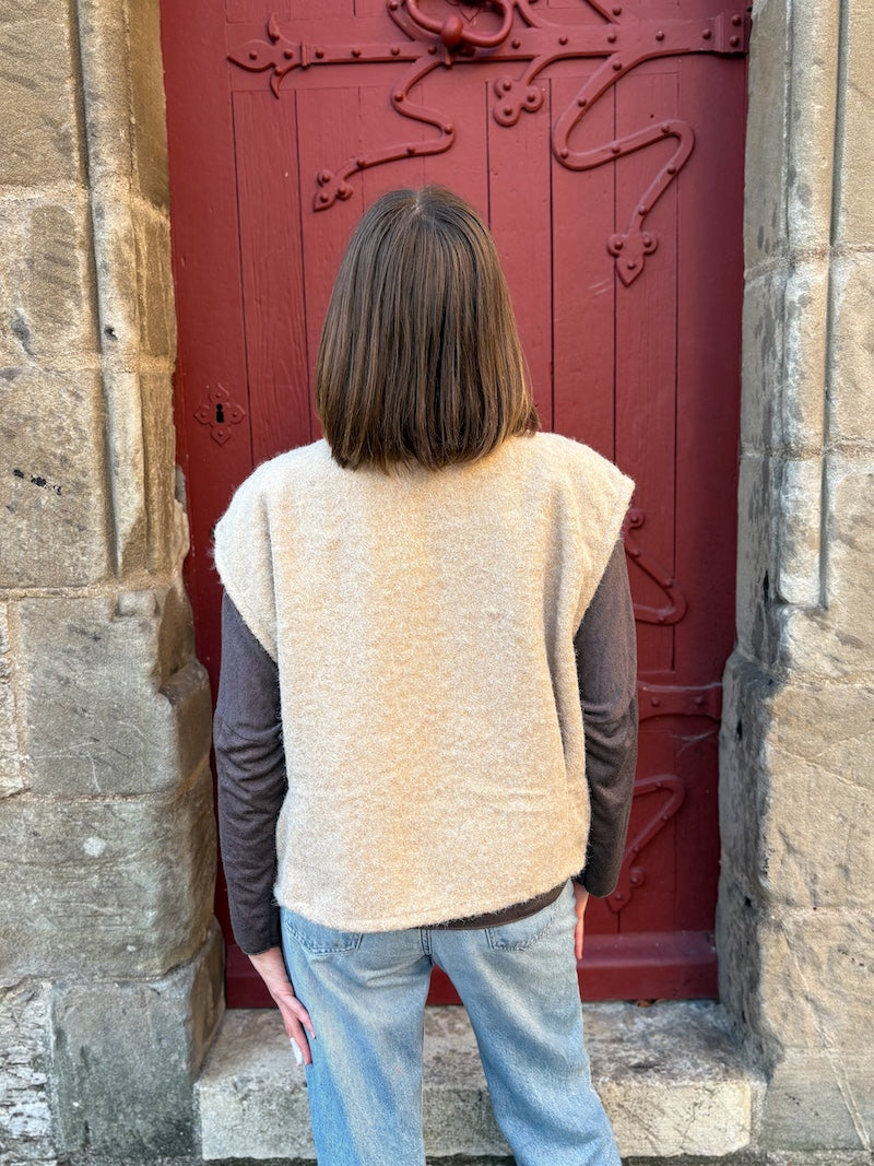 Gilet sans manches duveteux - Tendance et moderne