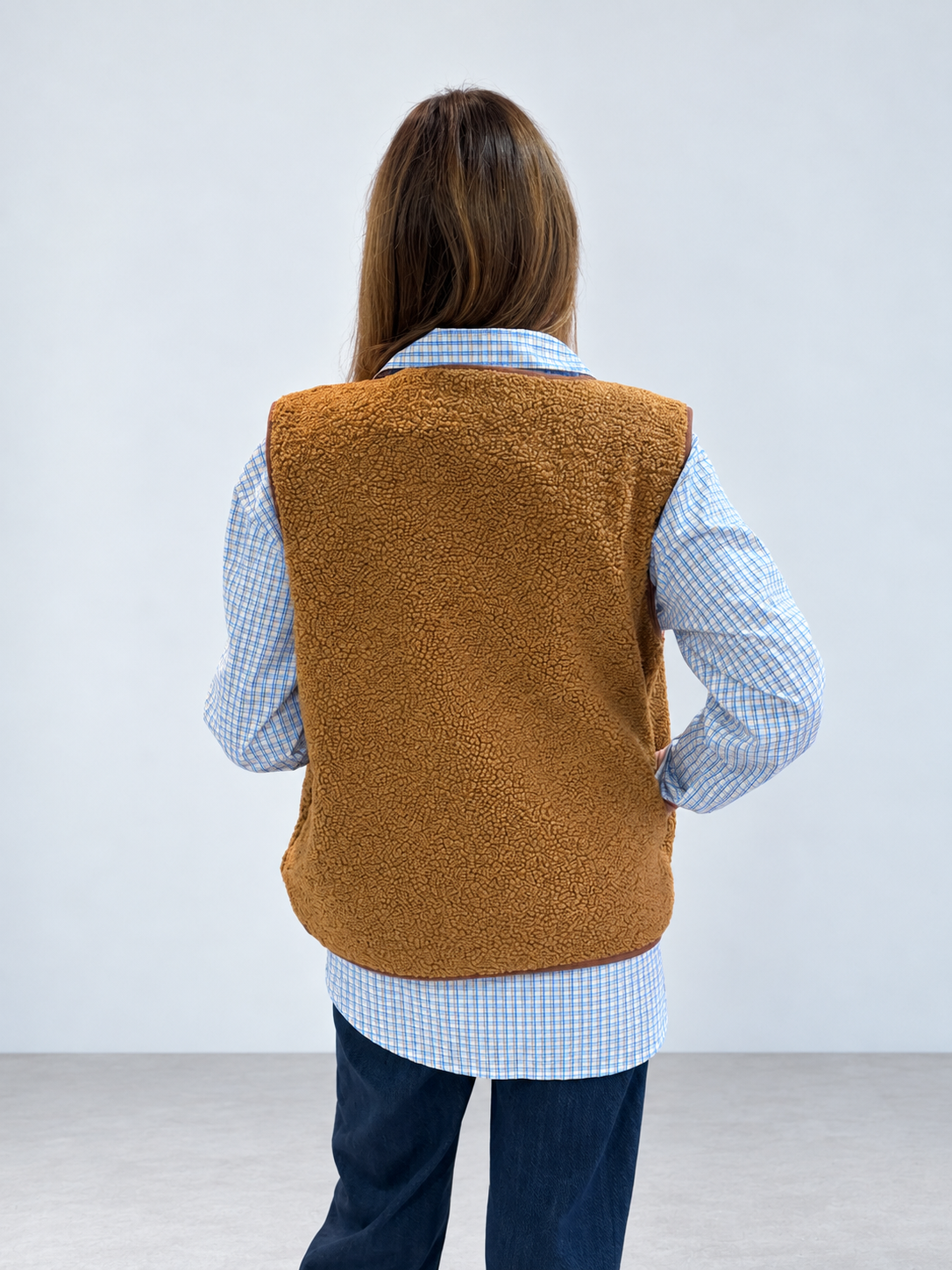 Gilet sans manches en moumoute à boutons