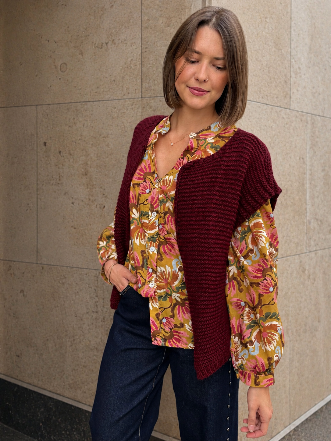 gilet sans manches en crochet bordeaux tendance pour femme automne mi saison