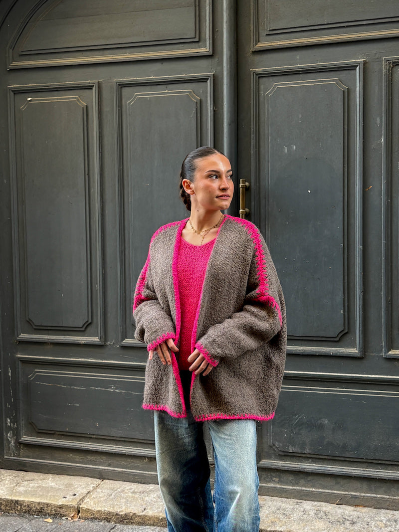 Gilet taupe femme avec détails roses