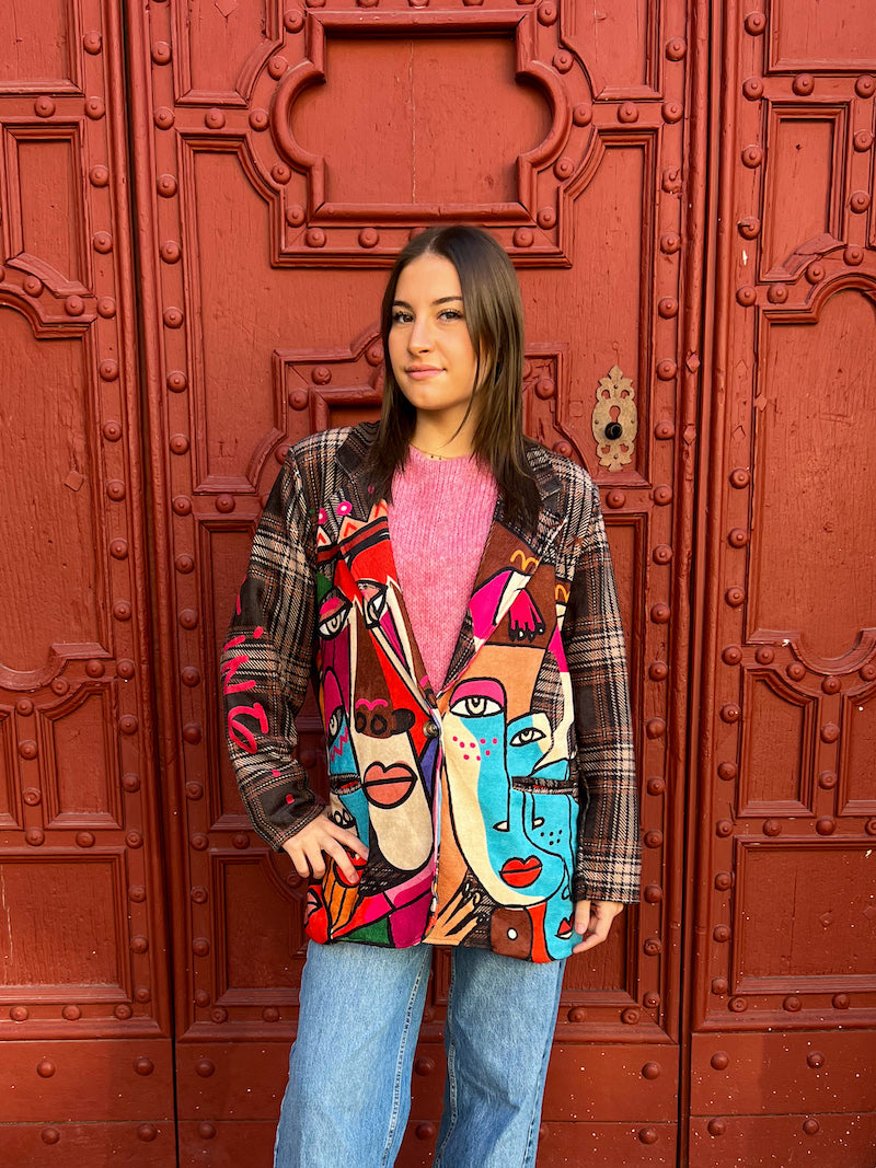 Veste blazer motif carreaux et imprimé visages abstraits