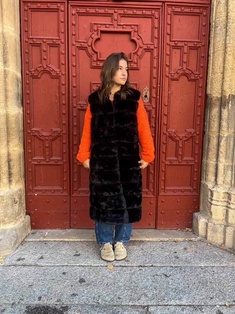 Manteau en fausse fourrure noir sans manche