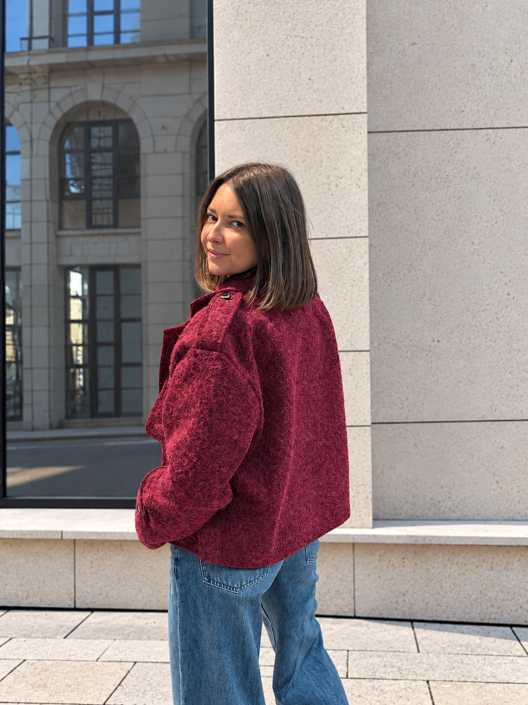 Veste courte structurée tendance pour femme