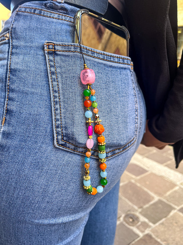 Porte téléphone en perles multicolores